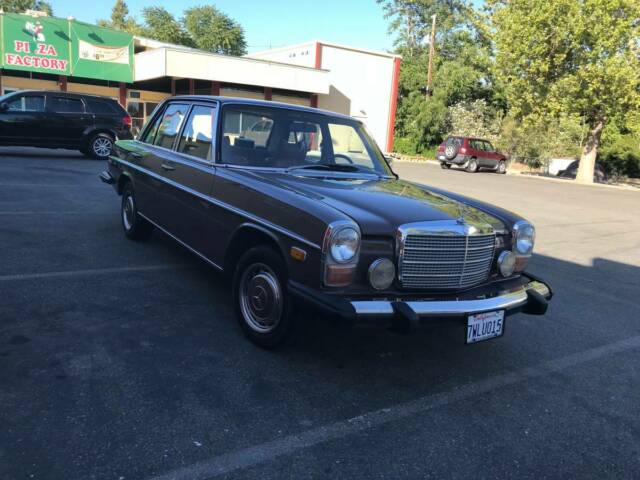 1976 Brown Mercedes-Benz 200-Series Sedan