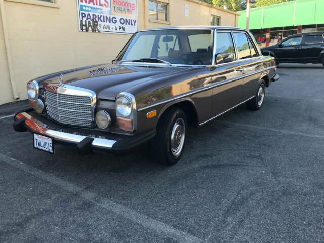 1976 Brown Mercedes-Benz 200-Series Sedan