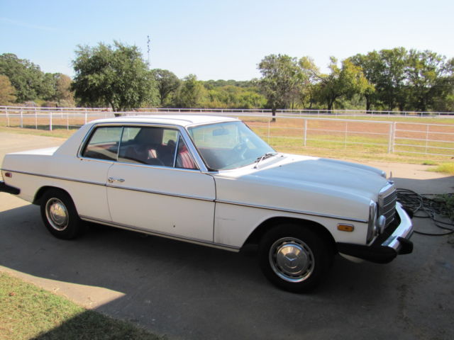 1976 White Mercedes-Benz 200-Series Coupe