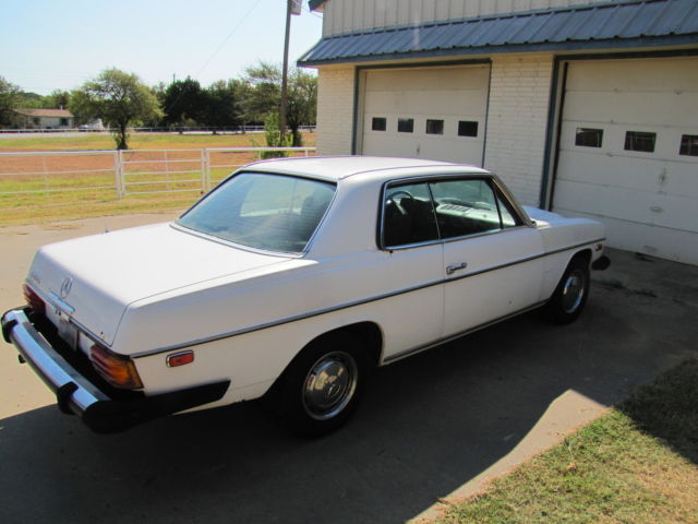 1976 White Mercedes-Benz 200-Series Coupe