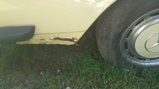 1976 grandma butternut  off yellow Mercedes-Benz 200-Series