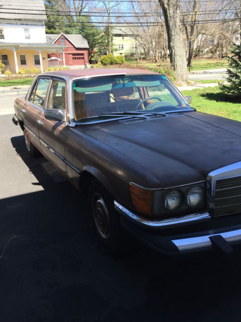 1976 Brown Mercedes-Benz 400-Series