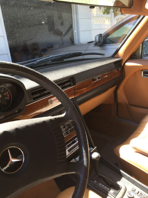 1976 Brown Mercedes-Benz 400-Series