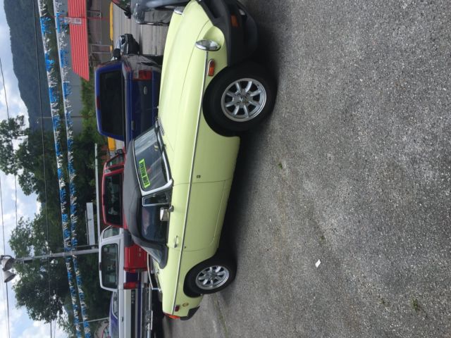 1976 Yellow MG MGB Convertible
