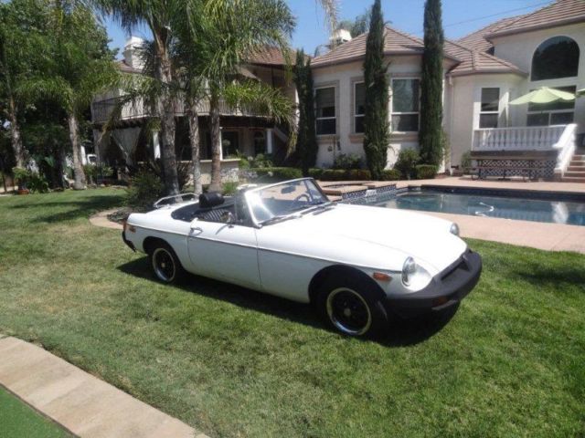 1976 White MG MGB Convertible