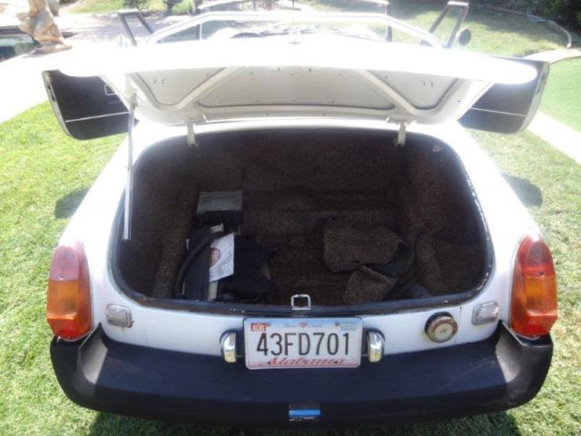 1976 White MG MGB Convertible