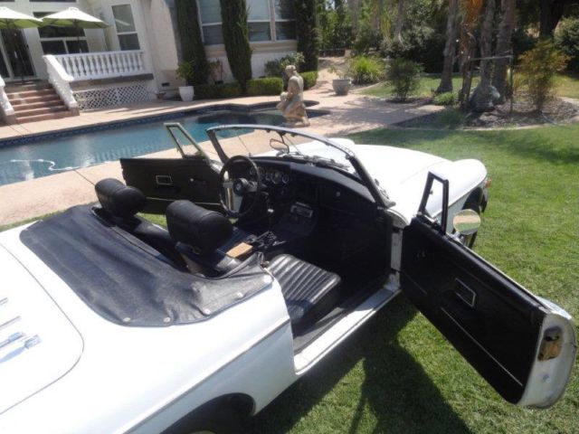 1976 White MG MGB Convertible
