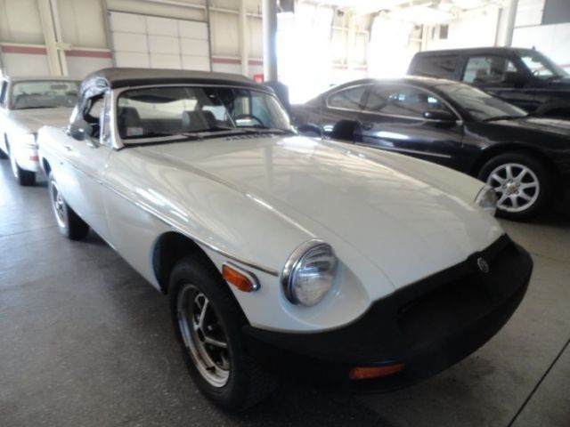 1976 White MG MGB Convertible