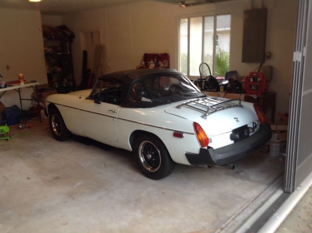 1976 white MG MGB Convertible