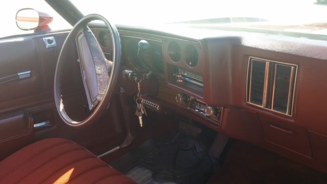 19760000 Red Chevrolet Monte Carlo Coupe
