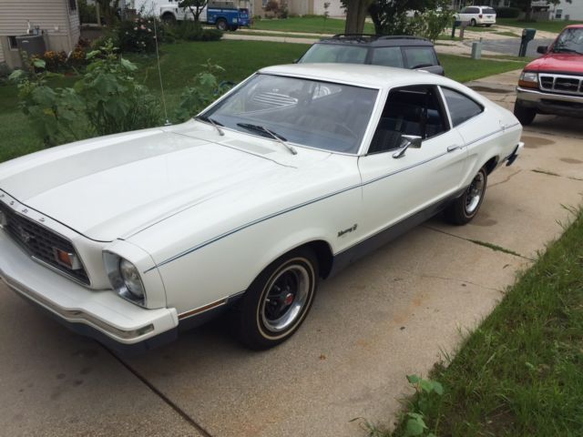 1976 White Ford Mustang Hatchback