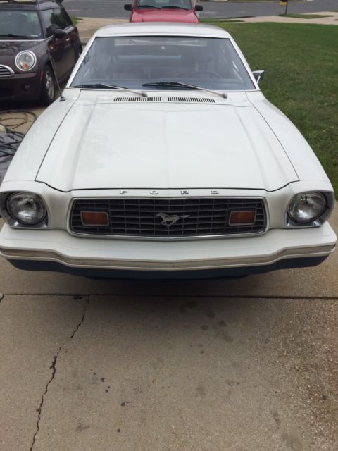 1976 White Ford Mustang Hatchback