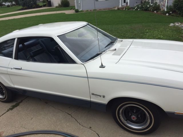 1976 White Ford Mustang Hatchback