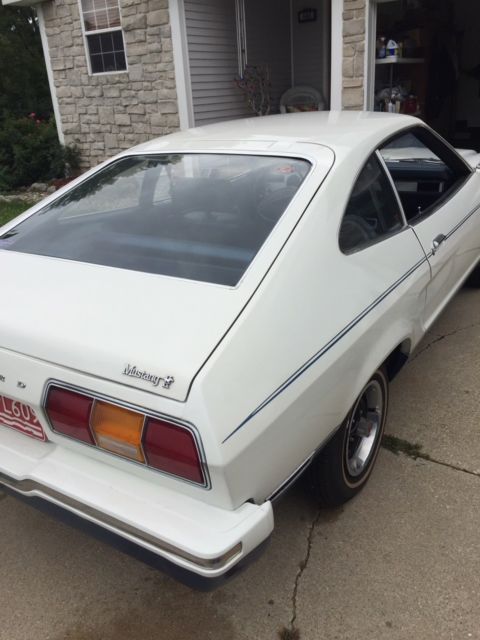1976 White Ford Mustang Hatchback