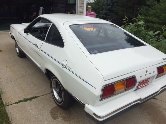 1976 White Ford Mustang Hatchback