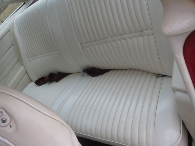 1976 Red Oldsmobile Cutlass Coupe