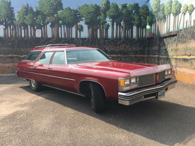 1976 Red Oldsmobile Custom Cruiser Wagon