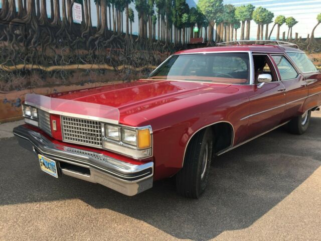 1976 Red Oldsmobile Custom Cruiser Wagon