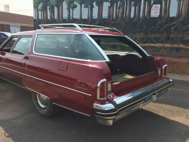 1976 Red Oldsmobile Custom Cruiser Wagon