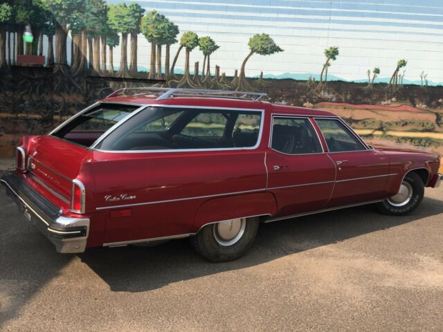 1976 Red Oldsmobile Custom Cruiser Wagon