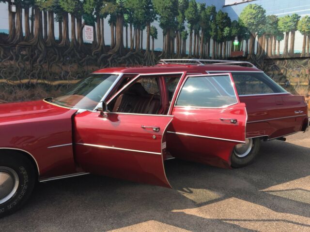 1976 Red Oldsmobile Custom Cruiser Wagon