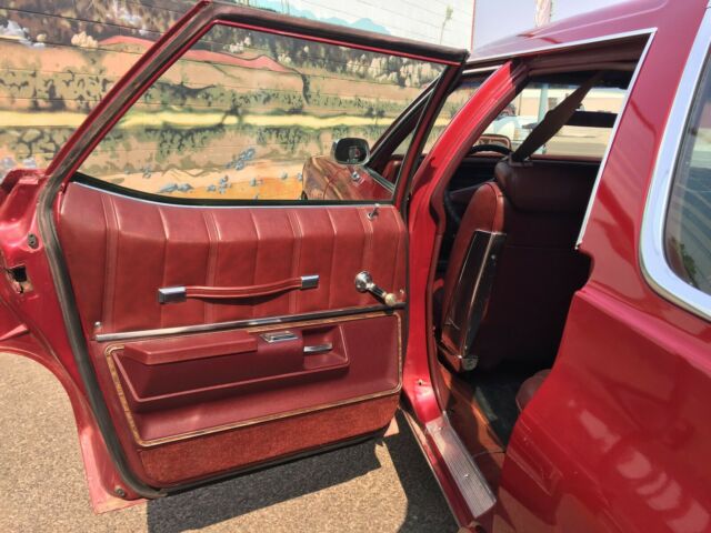 1976 Red Oldsmobile Custom Cruiser Wagon