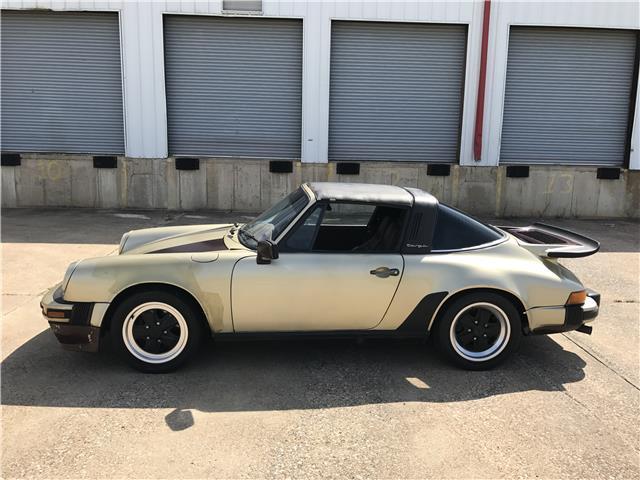 1976 -- Porsche 911 --