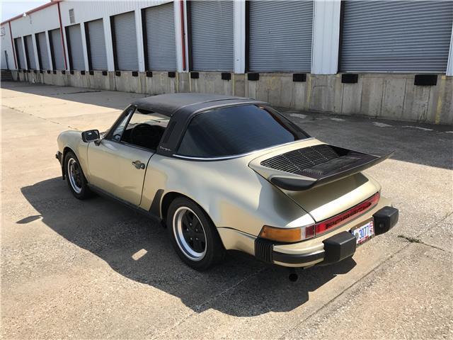 1976 -- Porsche 911 --