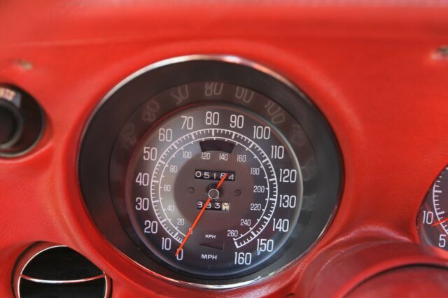 1976 White Chevrolet Corvette Coupe