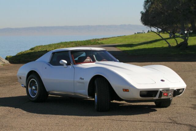 1976 White Chevrolet Corvette Coupe