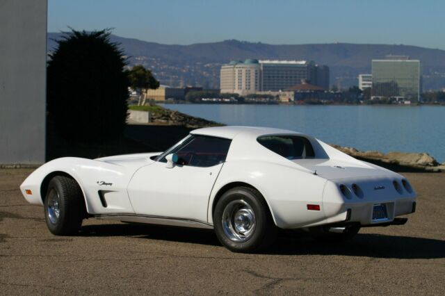 1976 White Chevrolet Corvette Coupe
