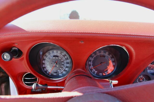 1976 White Chevrolet Corvette Coupe