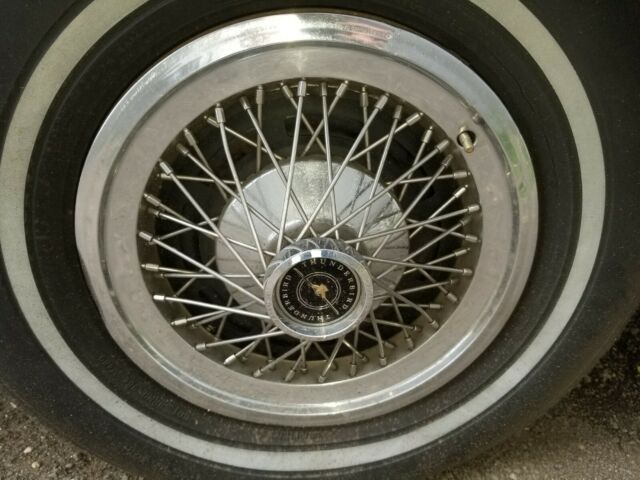 1976 Gold and cream Ford Thunderbird Coupe