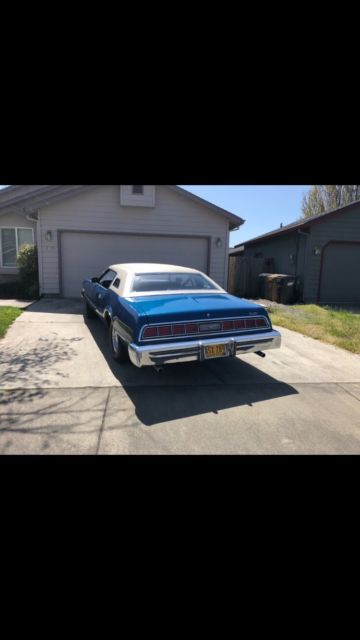 1976 Gold and cream Ford Thunderbird Coupe