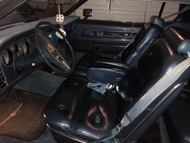 1976 Gold and cream Ford Thunderbird Coupe