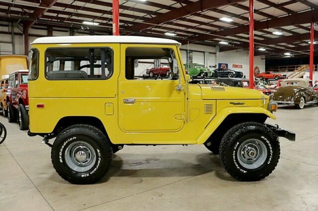 1976 Yellow Toyota FJ 40 SUV