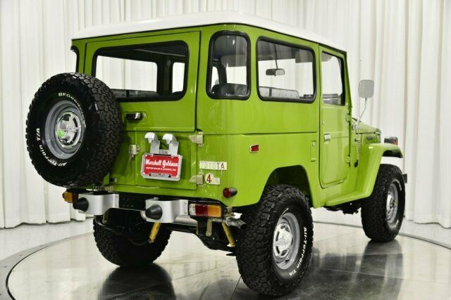 1976 Green Toyota FJ Cruiser SUV