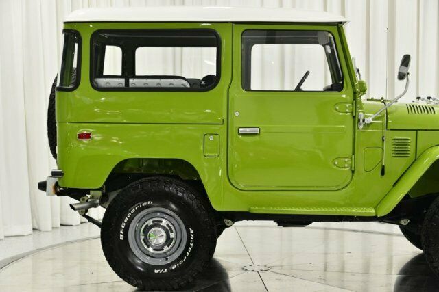 1976 Green Toyota FJ Cruiser SUV