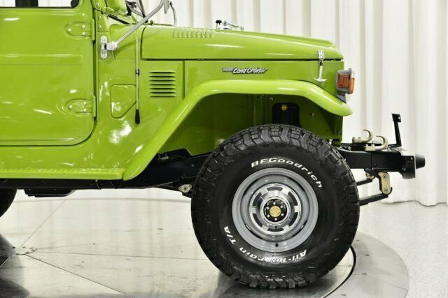 1976 Green Toyota FJ Cruiser SUV