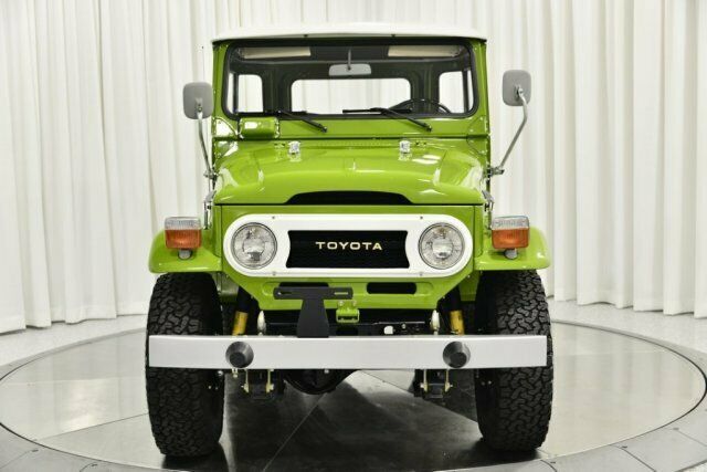 1976 Green Toyota FJ Cruiser SUV
