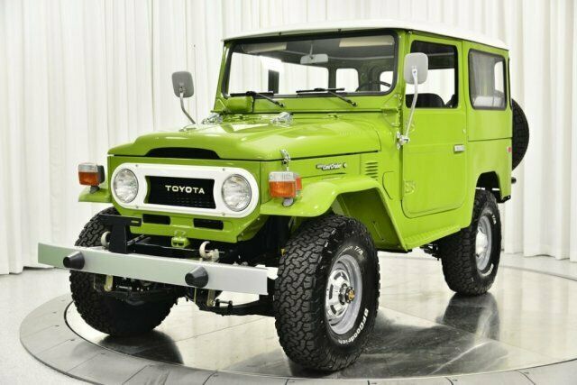 1976 Green Toyota FJ Cruiser SUV