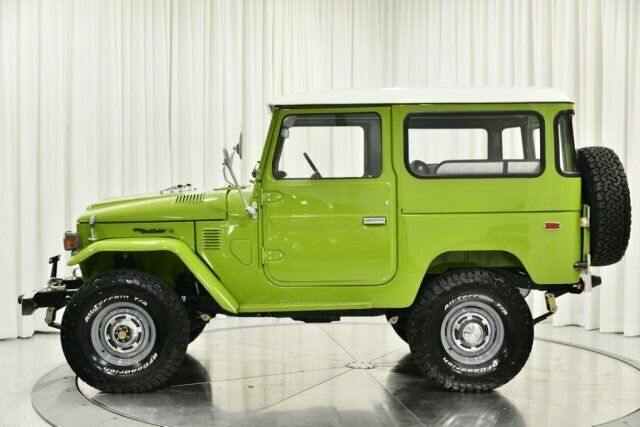 1976 Green Toyota FJ Cruiser SUV