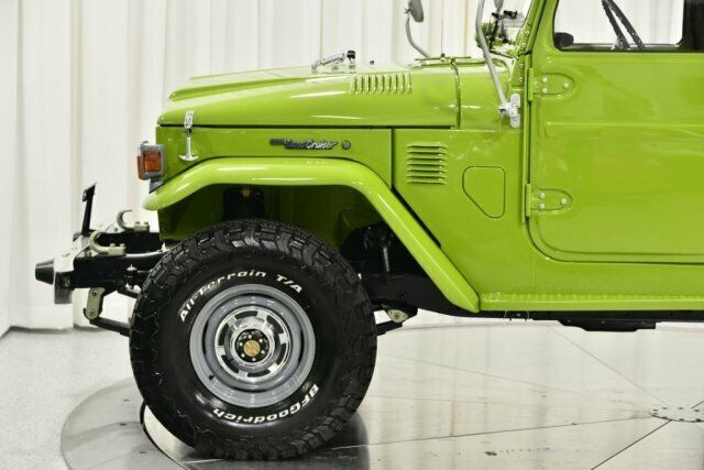 1976 Green Toyota FJ Cruiser SUV
