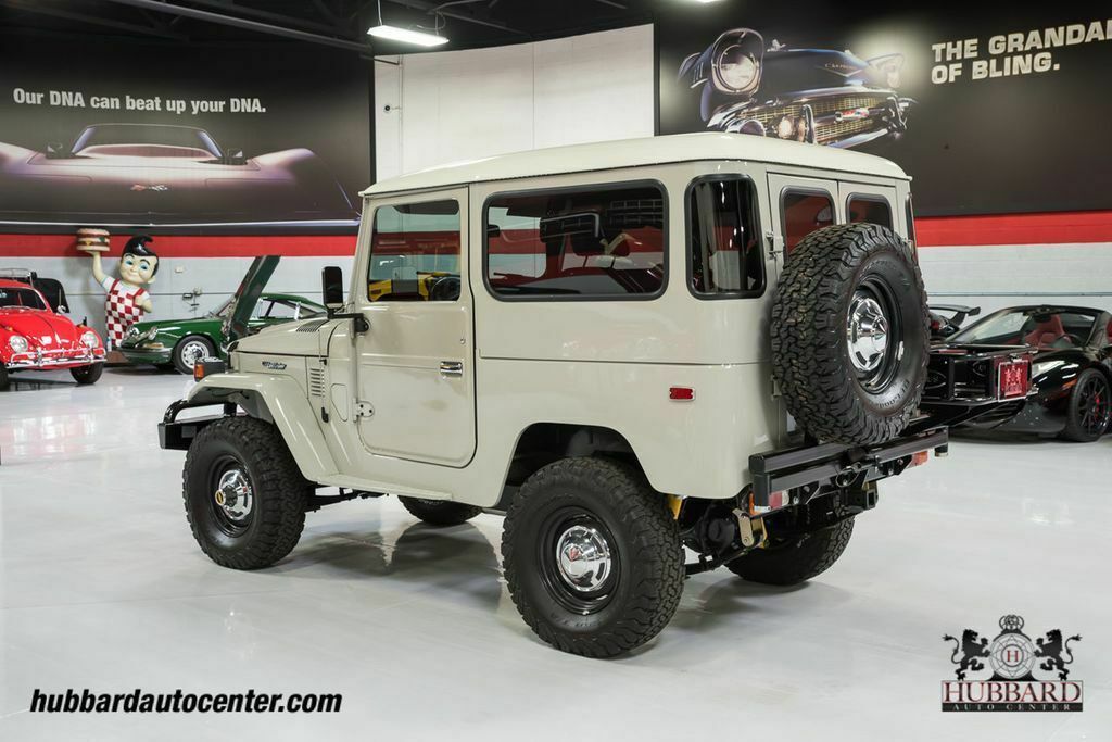 1976 Tan Toyota FJ Cruiser