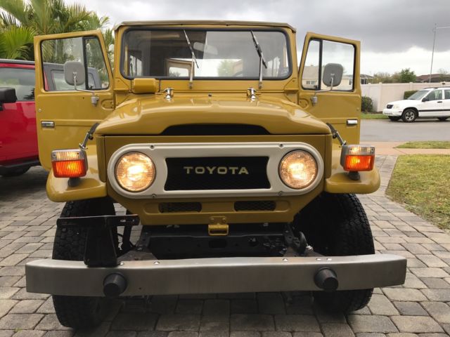 1976 Yellow Toyota Land Cruiser SUV