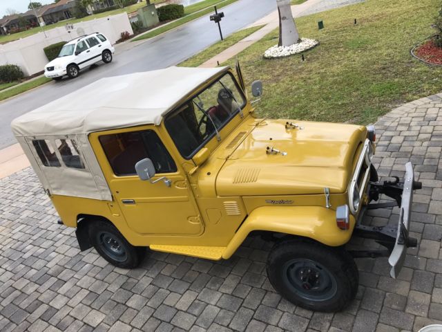 1976 Yellow Toyota Land Cruiser SUV