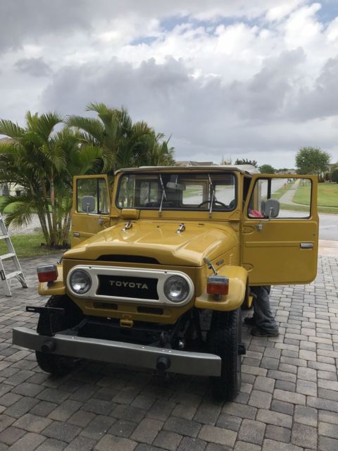 1976 Yellow Toyota Land Cruiser SUV