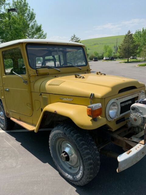 1976 Yellow Toyota Land Cruiser