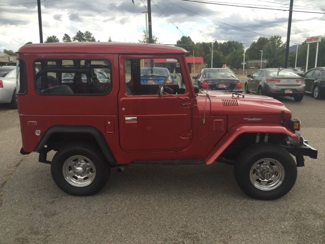 1976 Burgundy Toyota Land Cruiser SUV