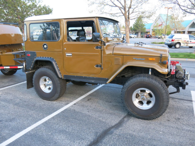 1976 Green Toyota Land Cruiser --